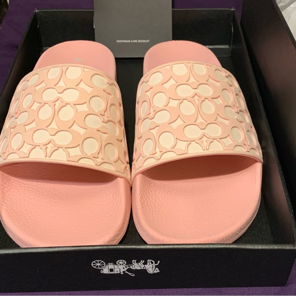 Coach Udele Signature Slides